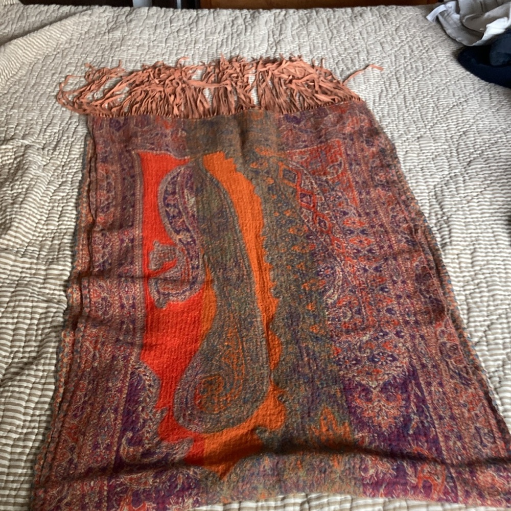 Wool wrap/scarf. - Picture 3 of 3